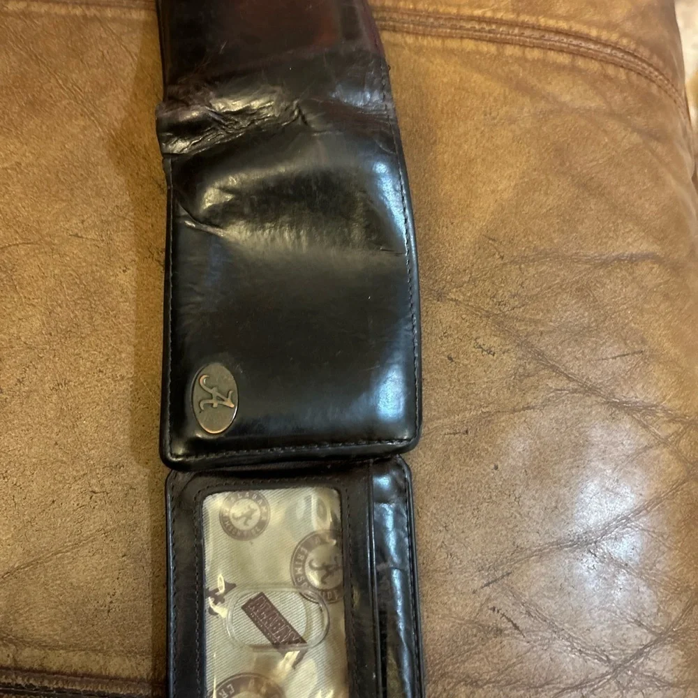 Fossil Alabama Crimson Tide wallet. Dark Leather with  Brass Accent